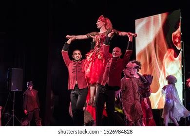 Child Opera Performances 的图像结果