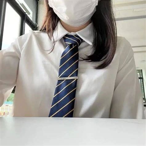 24岁女孩在深圳当保安：月薪6000，包吃包住，很轻松！_工作_蒋雯_过渡