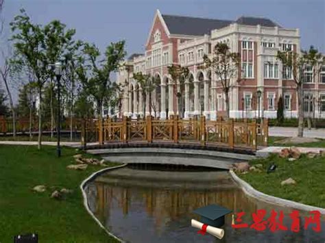 2019年上海外国语大学学费一年多少钱及生活费标准