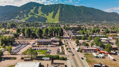 7 Must-Visit Small Towns Near Yellowstone National Park - WorldAtlas