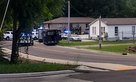 PERSON BARRICADED IN APARTMENT SURRENDERS | Crossville News First