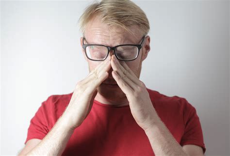 5 Reasons Why Rubbing Your Eyes is Dangerous