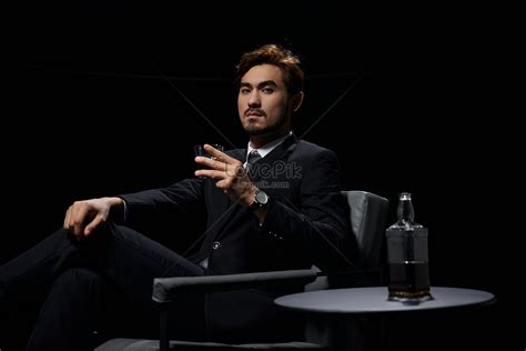 High Resolution Business Man 的图像结果