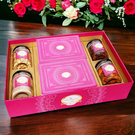 Ghasitaram Big Hamper Tray of Assorted Gujiyas, Peanuts, Thandai, Mixe ...