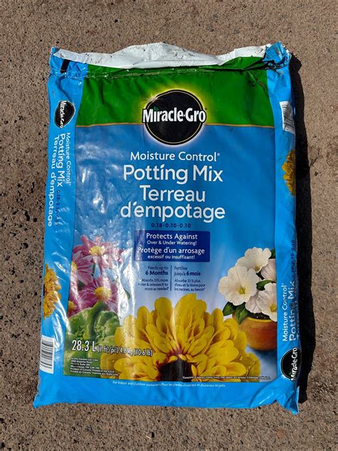 Miracle-Gro Moisture Control Potting Mix - Kool Breeze Farms