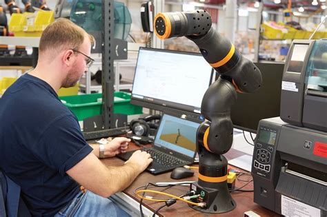 Cobots: collaborative robots for automation | igus India