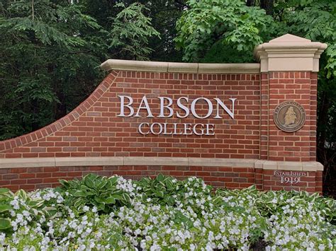 Fast Track Accelerator Pitch & Showcase - The Swellesley Report