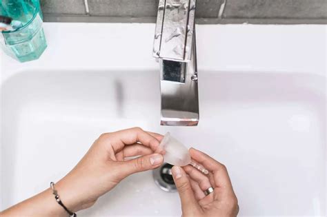 How to use a Menstrual cup?