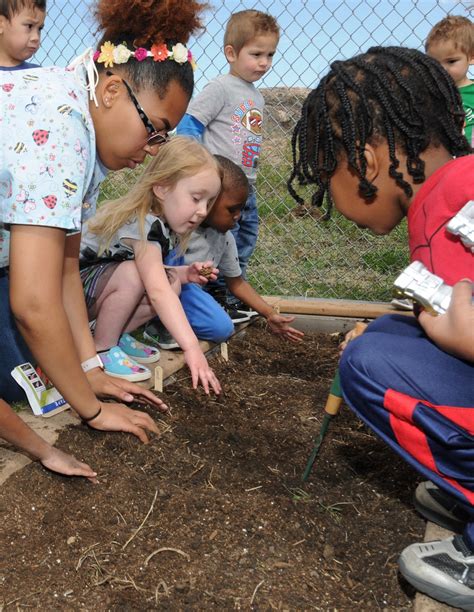 PEI Schoolyard Investigations (3): Soil Temperature (Español) | OER Commons