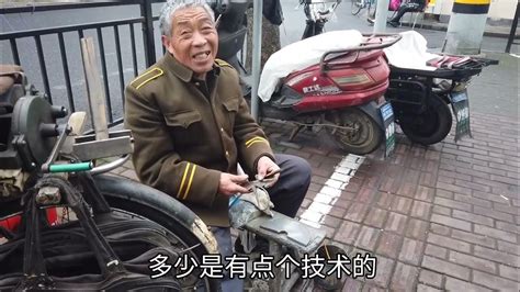68岁安徽大叔在上海打工三十多年，现在每月能挣多少，开销大吗？ - YouTube