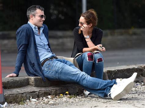 Robin-van-Persie-Hand-Car-Wash.jpg - Mirror Online