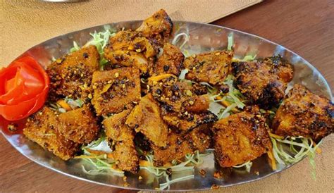 Visit The Iconic Kake Da Hotel In Delhi To Binge On A Variety Of ...