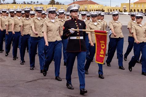 USMC Boot Camp Graduation 的图像结果