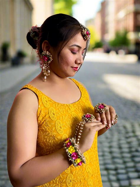 Shop Stunning Flower Jewelry Sets for Haldi and Baby Shower Events ...
