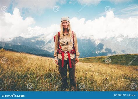 Adventure Travel Girl 的图像结果