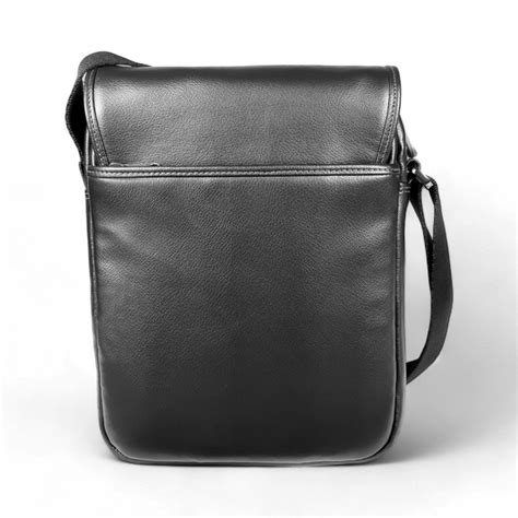 ELAN - Foam Shoulder Bag with Flap - Black — Mango