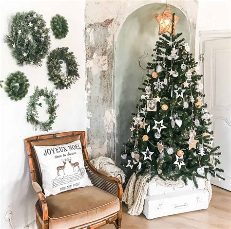 Simple Holiday Decorating Ideas How To Decorate A Minimalist Christmas