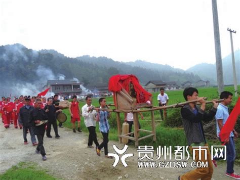 黎平木洞寨上演“抬关公洗澡” 祈求五谷丰登-贵州旅游在线