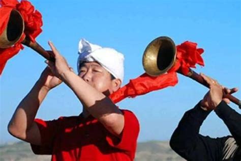 5000请来的唢呐团，团长演奏一首《母亲》，吹得真是深入人心！_凤凰网视频_凤凰网
