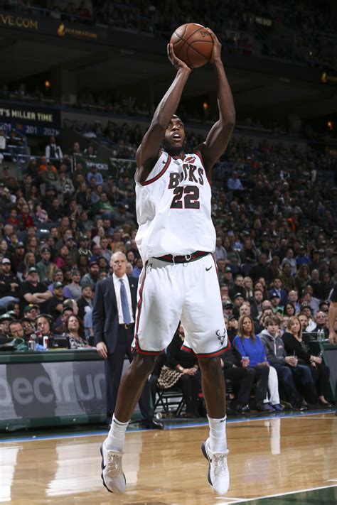 Bucks Vs Mavericks / Above the Rim Cameras-Milwaukee Bucks vs. Dallas ...