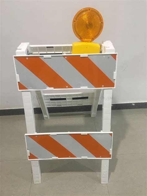 Type 2 Traffic Plastic Panel Barricades for Construction Site - Highway ...