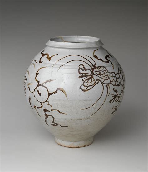 Jar decorated with dragons - Korea - Joseon dynasty (1392–1910) - The ...