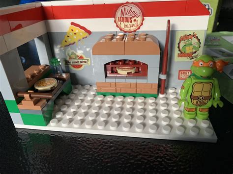 Mikey’s Famous Original Pizza : TMNT