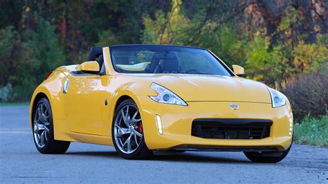 2017 Nissan 370Z Roadster Review: Old dog, same tricks