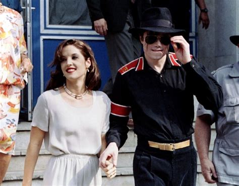 30 Beautiful Pics of Michael Jackson and Lisa Marie Presley Together ...