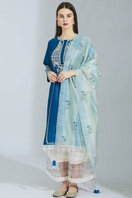 Poonam Dubey | Designer Sarees, Lehengas, Kurta Sets | Aza Fashions