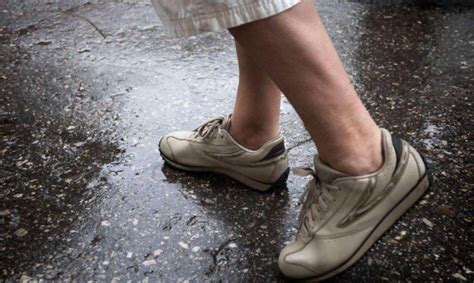 科普知识：雨天鞋尖容易湿怎么办 - 哔哩哔哩