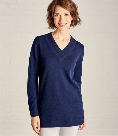 Navy | Womens Cashmere & Merino Relaxed V-Neck Tunic | WoolOvers US