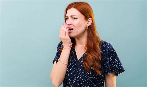 ¿Cómo quitar el mal aliento? - Los Llanos Dental