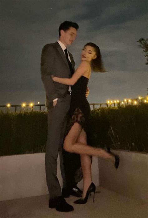 Dalton Gomez Wedding , Ariana Grande Marries Dalton Gomez in ‚Tiny and Intimate‘ Wedding – QAUFZW