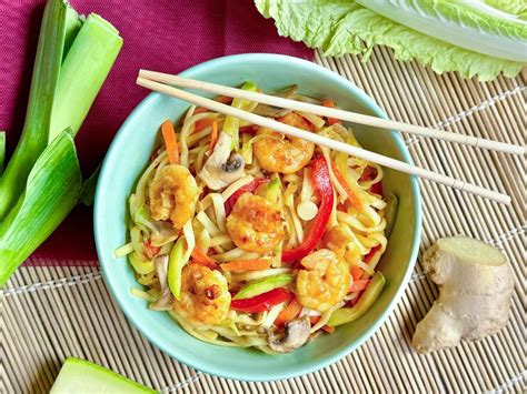 Лапша вок с креветками и овощами рецепт с фото пошагово - 1000.menu