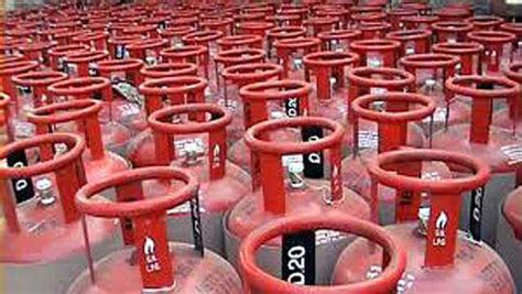 Govt asks state fuel retailers to build LPG reserves for 30 days of demand