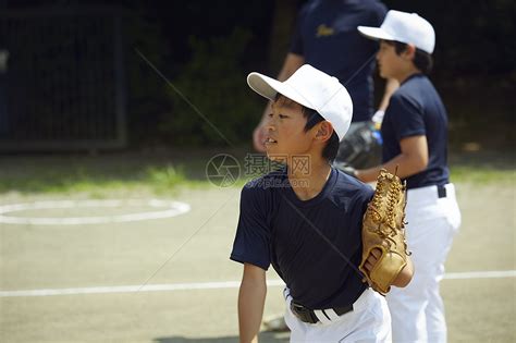 儿童棒球投球练习高清图片下载-正版图片502137494-摄图网