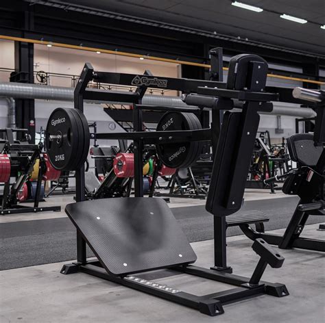 Pendulum Squat Machine for Deep Squats – Gymleco