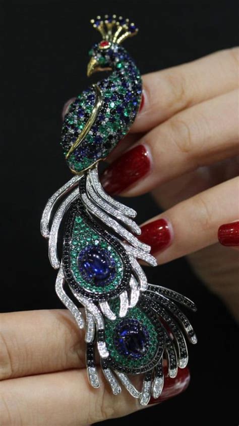 Pin by 米格尔街 on 动物珠宝 | Jewelery, Jewelry, Emerald diamond earrings