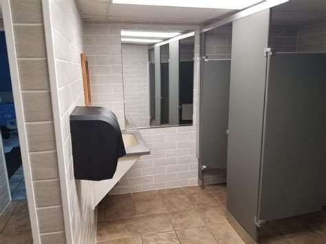 Commercial Bathroom Tile Design 的图像结果