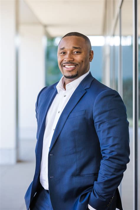 Business Man Headshot 的图像结果