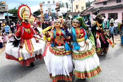 https://files.prokerala.com/news/photos/imgs/1024/srirangapatna-dasara-procession-1801230.jpg
