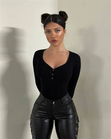 Sticker de LASTETAS sur meuf fille femme cul ass seins boobs feet pied melimtx melissa onlyfans ...