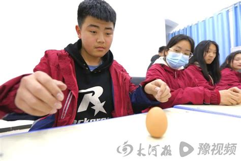 春分立蛋习俗：周口一初中生10分钟成功立蛋6次_物理_游戏_同学