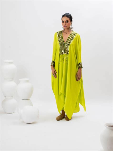 Buy - Prahnaaya royal majenta high low tunic with dupatta and dhoti ...