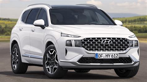 The new Hyundai Santa Fe gets bigger, smarter and rechargeable ...