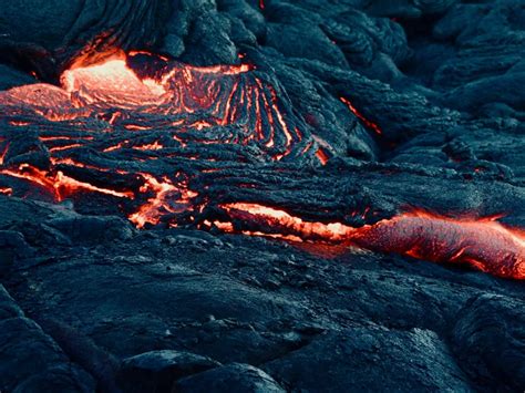 Hawaii once rose from Earth's crust. Now it is sinking at a dangerous ...