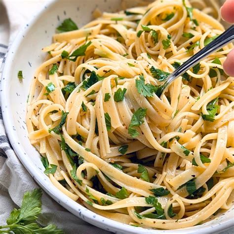 Fresh Parsley Pasta with Butter & Garlic Recipe - The Herbeevore