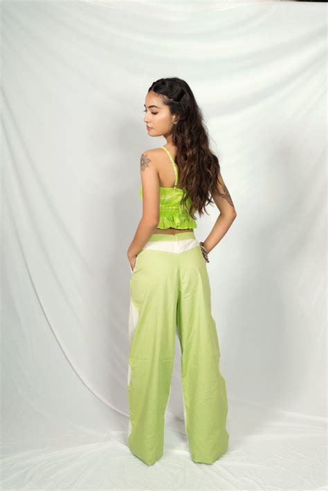 Side Waving Two Tone Pants | Relaxed Fit | Nolabels