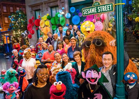 Sesame Street: 50 in 50 – Season 50 - ToughPigs